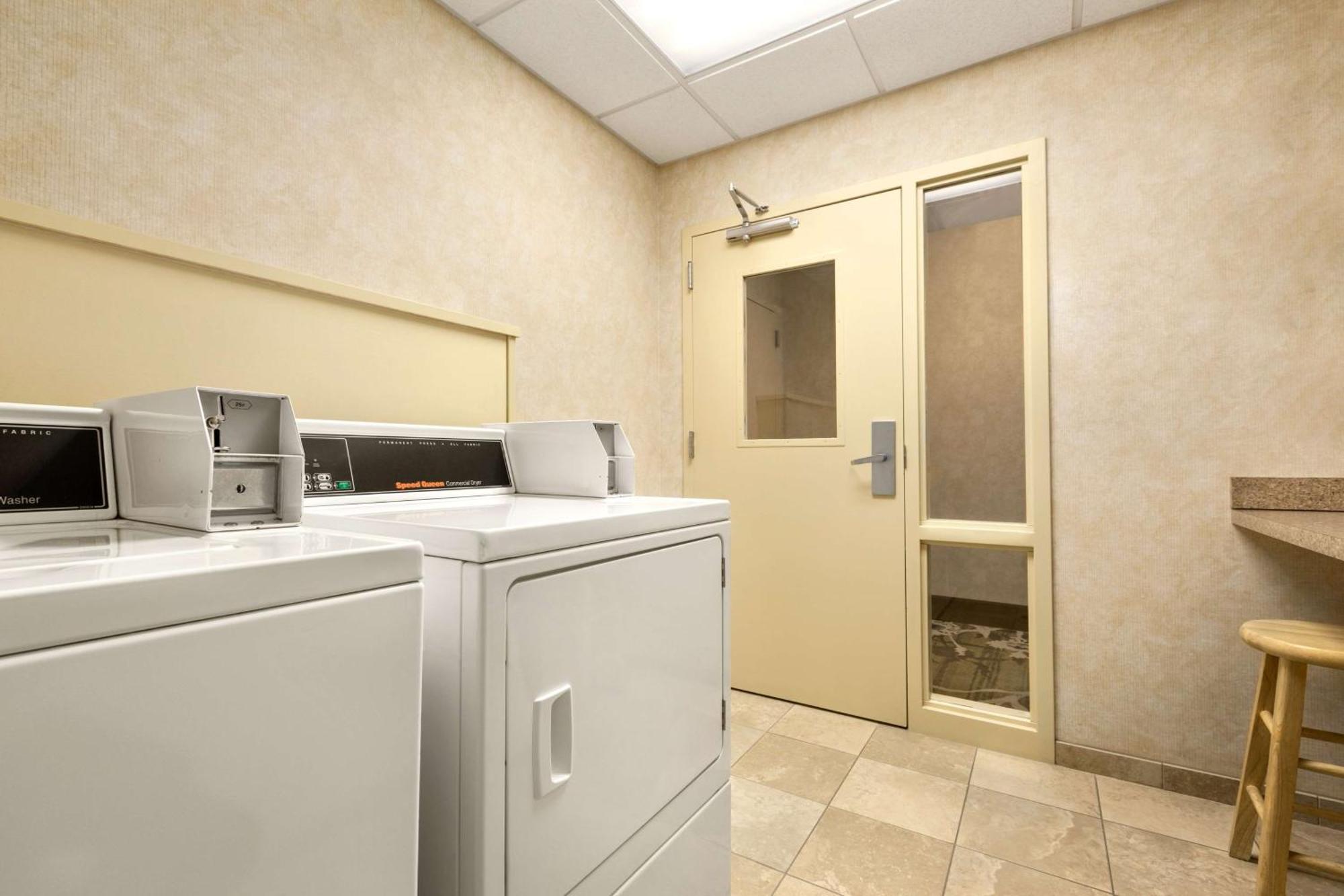 Hampton Inn Довер Экстерьер фото
