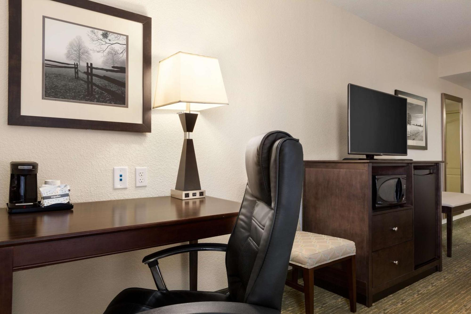 Hampton Inn Довер Экстерьер фото