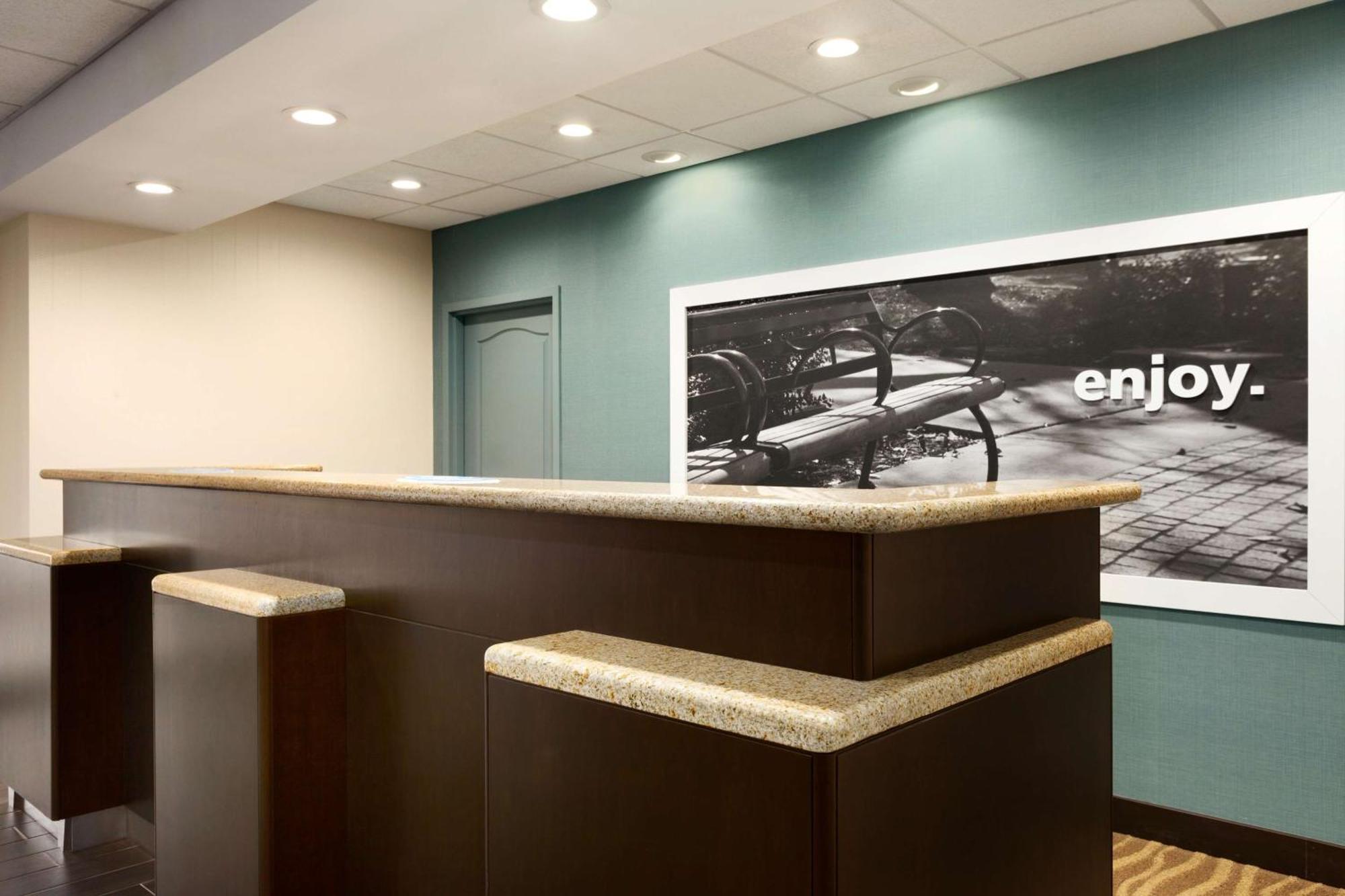 Hampton Inn Довер Экстерьер фото